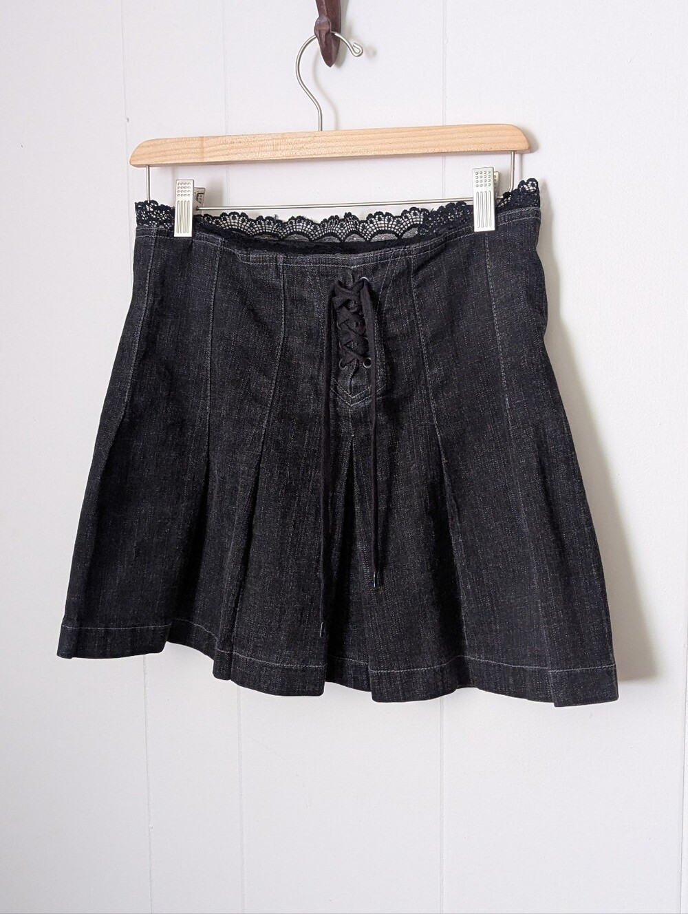 Vintage Y2K DKNY Jeans Pleated Lace-Up Black Denim Mini Skirt Size 5